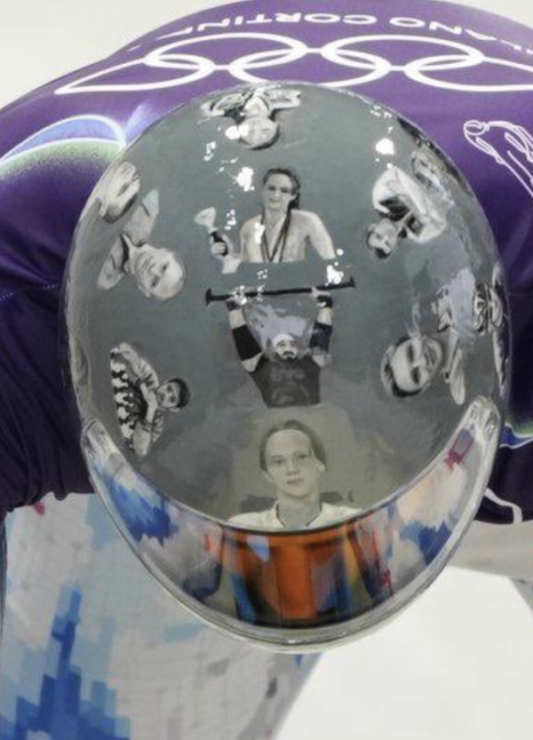 Il Cio non fa partecipare la Russia alle Olimpiadi e poi vieta i caschi degli atleti ucraini morti in guerra? 