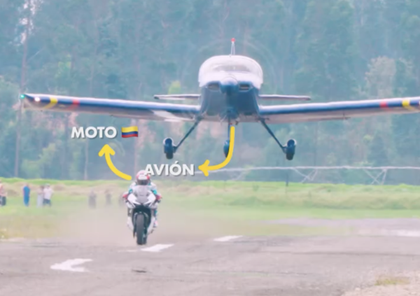 Il video l&rsquo;avete visto tutti, ecco come &egrave; andata: David Alonso ha rischiato la vita sfidando un aereo colombiano in moto