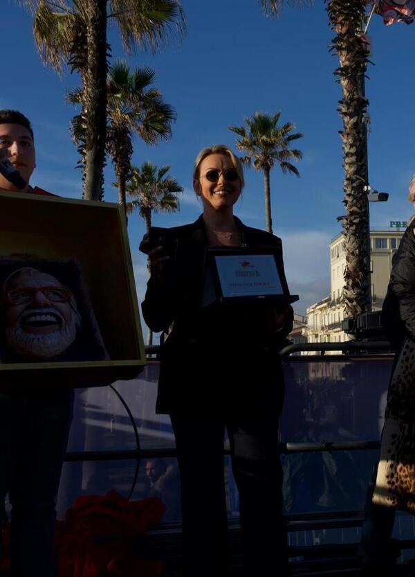 Premiati i vincitori del Premio Funari 2026! Carlo Freccero, Francesca Pascale e Germano Lanzoni sono i &ldquo;giornalai dell'anno&rdquo;. E Pascale dal palco ricorda Berlusconi: &ldquo;Con Funari due maestri di libert&agrave;&rdquo;