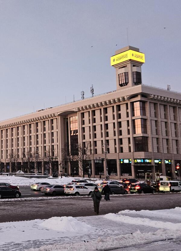 REPORTAGE ESCLUSIVO DA KIYV: mentre il mondo si concentra sulle Olimpiadi, la capitale dell'Ucraina &egrave; sospesa tra i blackout e l'avanzata russa