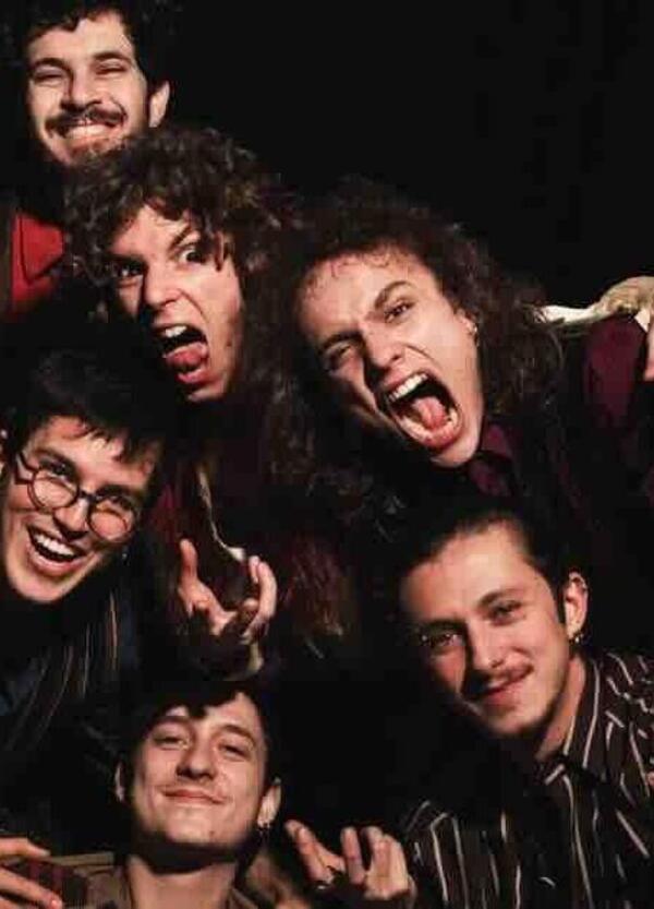 Intervista totale ai Patagarri, che sganciano la loro &ldquo;Bomba intelligente&rdquo;: &ldquo;Non prendiamo soldi dai brand immischiati in Medio Oriente&rdquo;. La politica? &ldquo;Alcuni partiti ci hanno chiesto di collaborare, ma abbiamo detto no&rdquo;