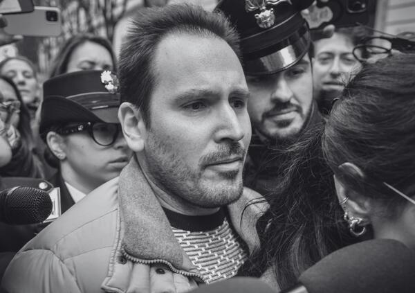 Delitto di Garlasco: &ldquo;Mai visto quel video&rdquo;, Andrea Sempio, ora, ammette di avere paura (di fare la fine di Alberto Stasi). E sulla porta di casa Poggi&hellip;