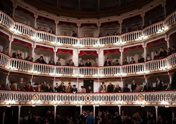 S&igrave;, il Sannazzaro di Napoli &egrave; stato distrutto da un incendio, ma evitiamo la retorica. Ha ragione Vinicio Marchioni: il teatro sta vivendo il suo Rinascimento.  Da Tarantino alla Sicilia (persino il giornalismo torna a fare inchieste culturali)
