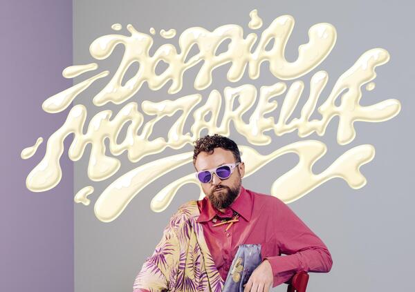 Abbiamo incontrato Dargen D'Amico per il lancio dell'album "Doppia Mozzarella". Da Sanremo con "Ai-ai" alla cover con Pupo, siamo tornati a casa con un BONSAI
