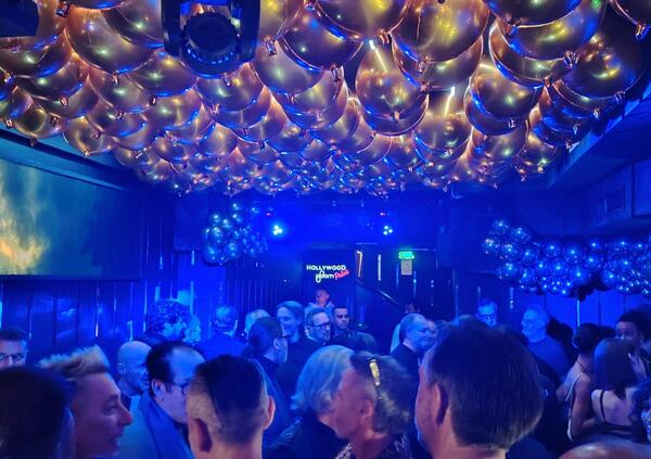 L'apparenza inganna. Reportage metafisico dal mega party per i 40 anni dell'Hollywood a Milano