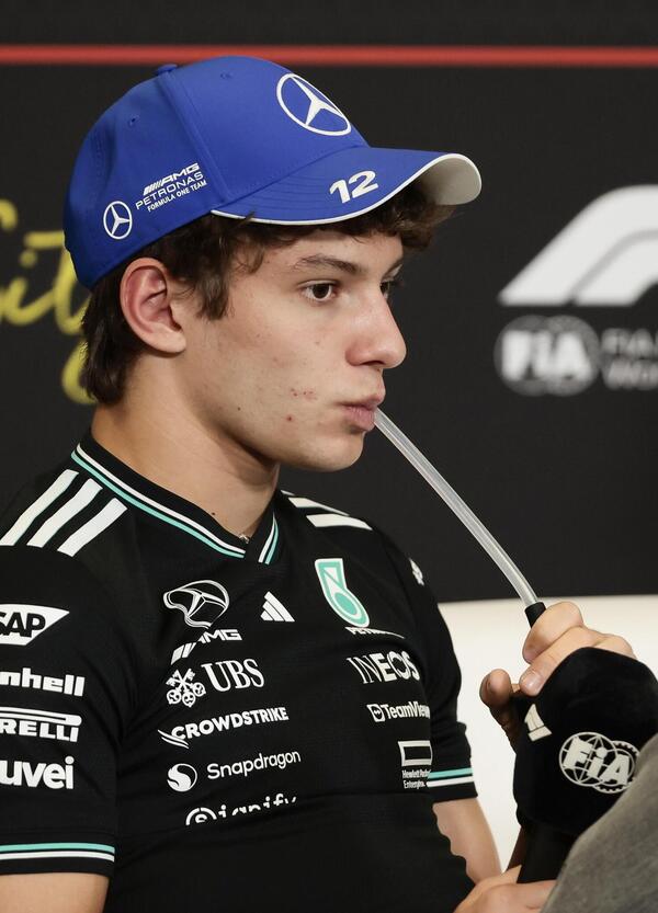 La Formula 1 del 2026? Abbiamo ascoltato Antonelli parlare di modalit&agrave; boost e sorpasso per cinque minuti, ci &egrave; venuto il mal di testa. E intanto la FIA valuta dei grossi cambiamenti