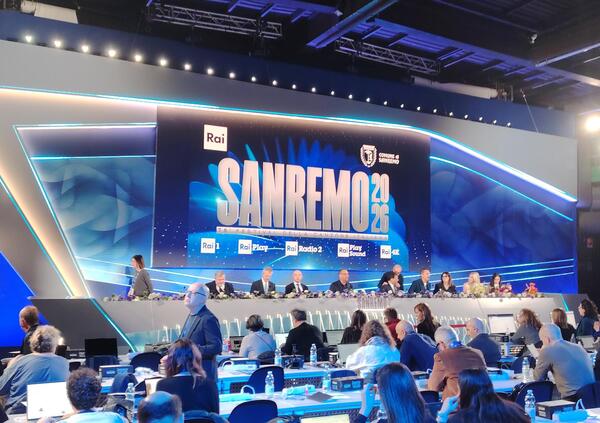 MOW in sala stampa a Sanremo! Carlo Conti non capisce niente di politica, ce lo ha detto lui: &ldquo;Il mio festival? Cristiano e democratico&rdquo;