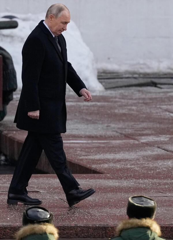 La Russia dice che &ldquo;Londra e Parigi sono pronte a fornire all&rsquo;Ucraina la bomba atomica&rdquo;