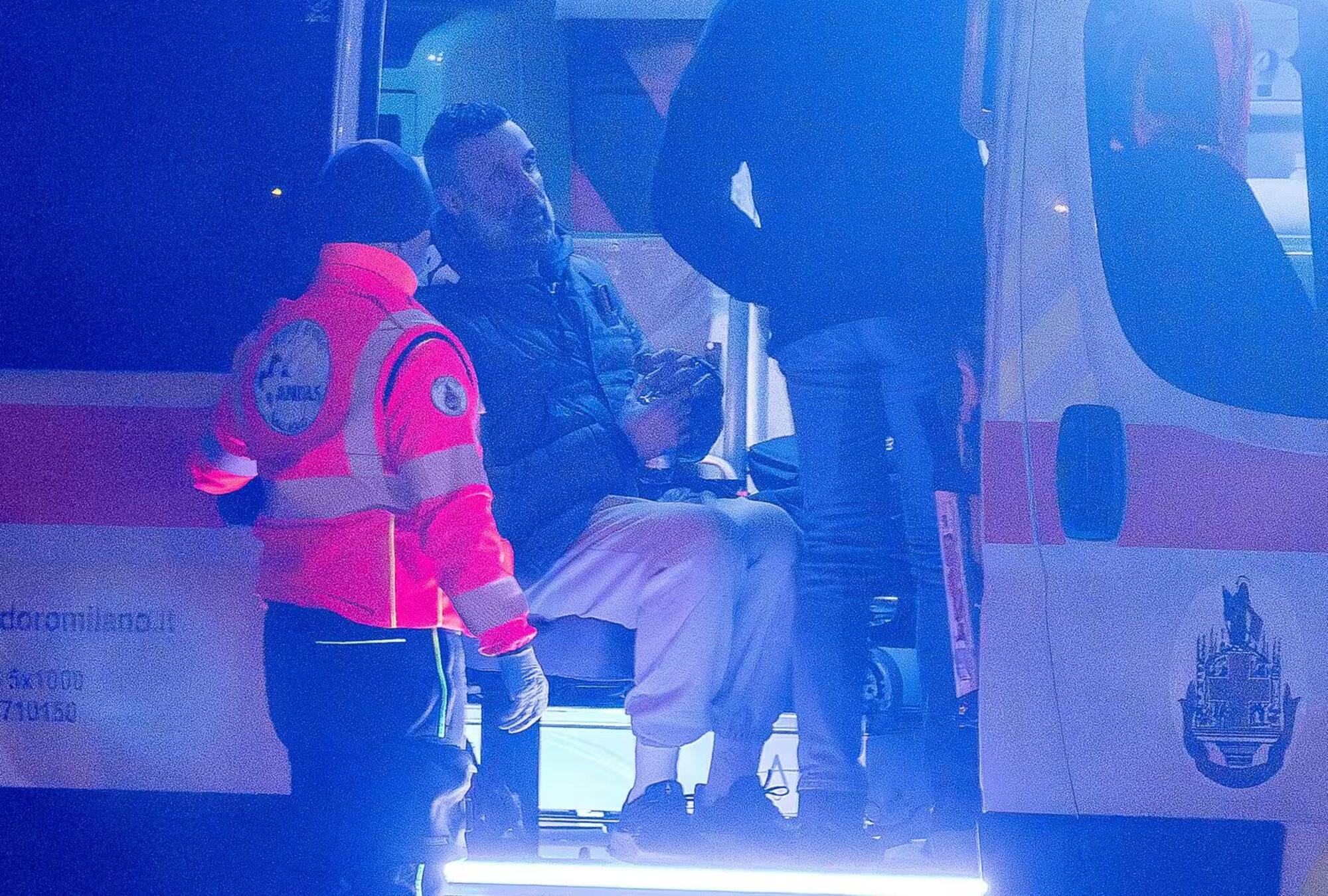 Carmello Cinturrino in una ambulanza la notte dell'omicidio