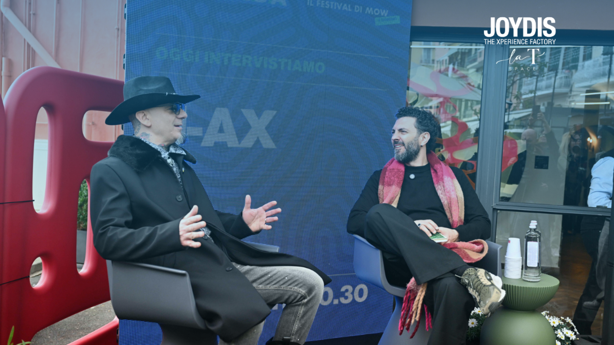 J-Ax a Sanremo con il direttore di MOW