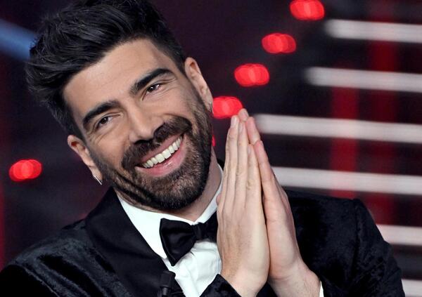 &ldquo;Per la mia mamma, per la mia famiglia, per i miei amici e per la mia gente&rdquo;. Con la gentilezza Gianluca Gazzoli &egrave; arrivato a Sanremo. E sul palco dell&rsquo;Ariston, in diretta tv, sorride