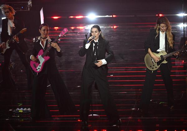 Ma quale femminismo! La polemica di Bambole di pezza col giornalista non conta, le canzoni s&igrave;. E quella dell&rsquo;unica band di Sanremo non ha niente di rock e &ldquo;rivoluzionario&rdquo;