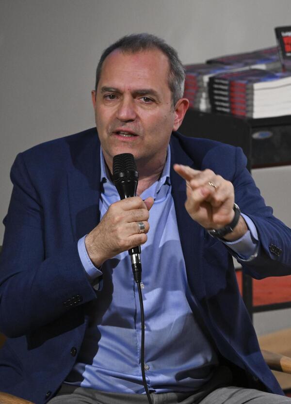 Luigi De Magistris ci ha spiegato perch&eacute; voter&agrave; No al referendum: &ldquo;Non difendo il Csm, ma la Costituzione. Le correnti? Sono un problema reale, ma questa riforma indebolisce la magistratura&rdquo;. E sulla propaganda di Fratelli d&rsquo;Italia&hellip;