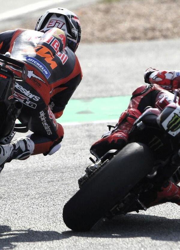 Mettiamola cos&igrave;: nella Sprint di Buriram, Pedro Acosta ha studiato da vicinissimo Marc Marquez e la sua futura Ducati. Il resto lo hanno fatto gli arbitri (e Marco Bezzecchi)