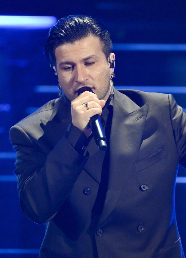 Eddie Brock non fa solo il cantante, gioca anche in seconda categoria. L&rsquo;allenatore:  "&Egrave; un artista vero, un po' Totti e un po' Cassano"