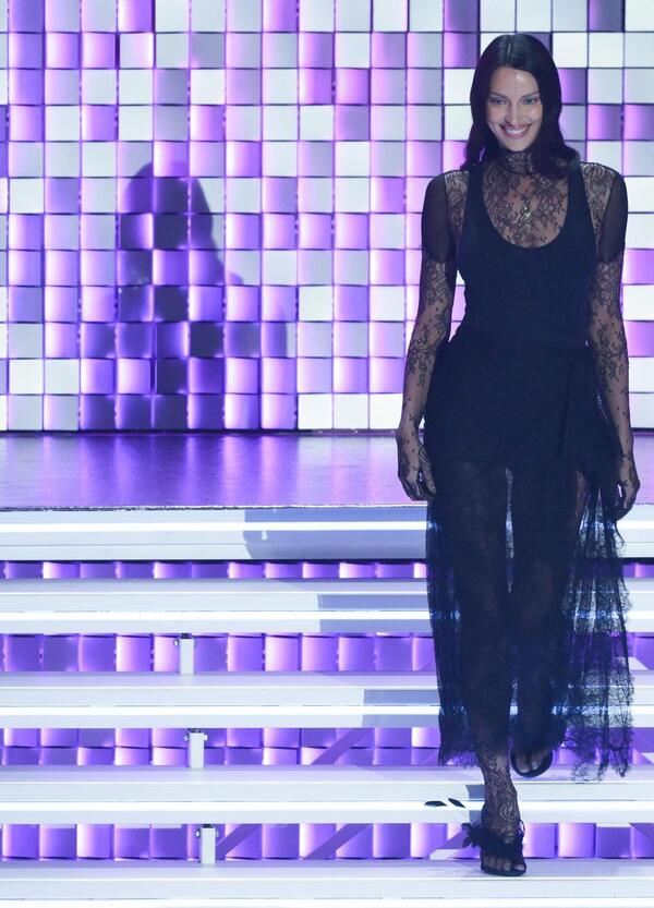 MOW in sala Stampa a Sanremo! Abbiamo domandato a Carlo Conti di Irina Shayk negli Epstein files ed ecco la sua risposta