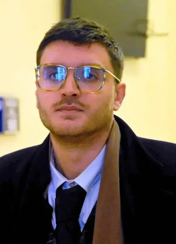 Leonardo Caffo &egrave; stato licenziato dalla Naba dopo la condanna per maltrattamenti: &ldquo;Da filosofo potrei insegnare la fallibilit&agrave; umana"