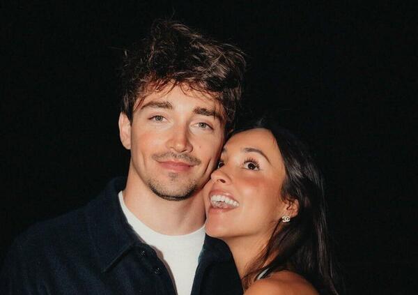 Inutile, Charles Leclerc la Ferrari non la lascia nemmeno per il matrimonio: nozze a sorpresa a Monaco e fuga con una classica del Cavallino (dal valore enorme)