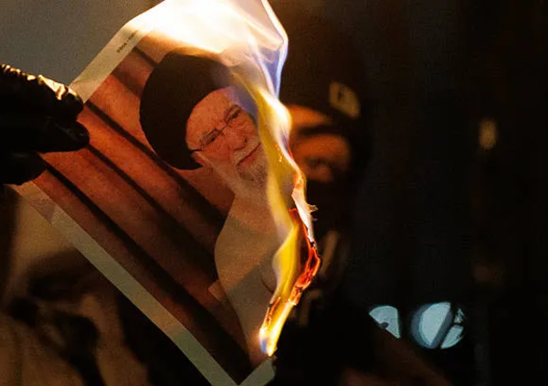 Hanno ucciso Khamenei. Bene 