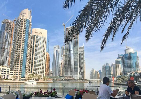 Ma cosa &egrave; successo a Dubai e negli Emirati? Soldi, affari, finanza: perch&eacute; i missili e i droni dell'Iran terrorizzano i miliardi del Golfo