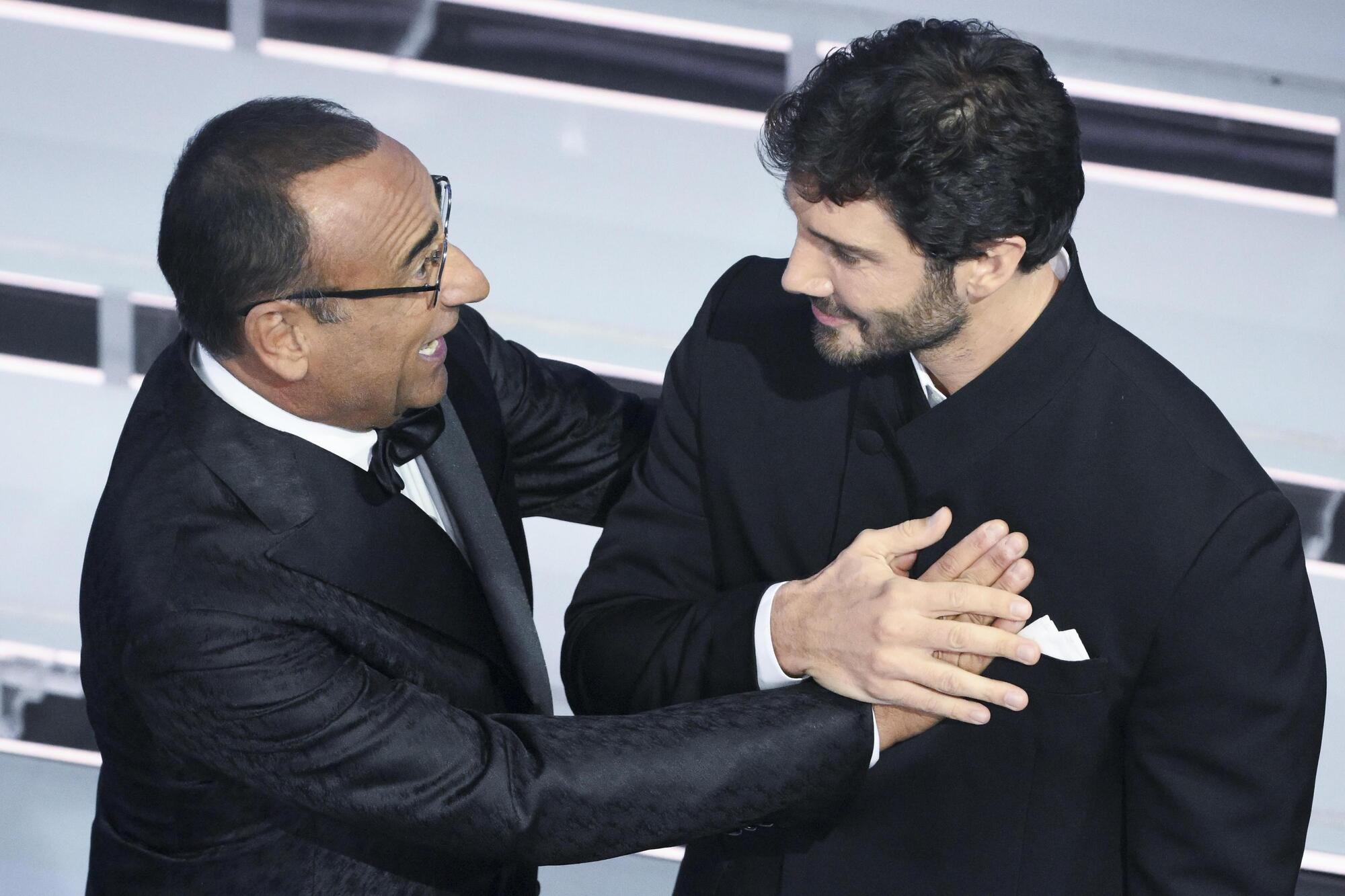 Carlo Conti annuncia Stefano De Martino per Sanremo 2027