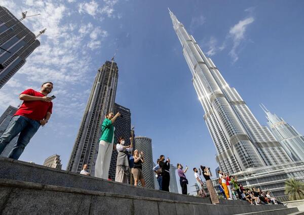 Ma cosa &egrave; successo a Dubai e negli Emirati? Soldi, affari, finanza: perch&eacute; i missili e i droni dell'Iran terrorizzano i miliardi del Golfo