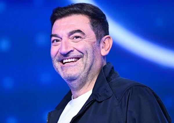 Scherzi a parte, pure Canale 5 ricicla i vecchi programmi come la Rai, ma stavolta sostituisce Enrico Papi con Max Giusti. Funzioner&agrave;?