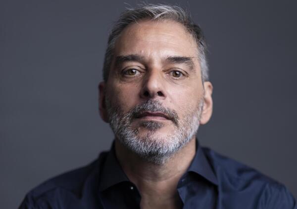 Intervista &ldquo;marcissima&rdquo; a Filippo Giardina: &ldquo;Quello che ti rende emarginato nella vita sul palco diventa divertente&rdquo;. Sulla politica a pezzi, la guerra, il male dell&rsquo;autopromozione e la solitudine dello stand up comedian