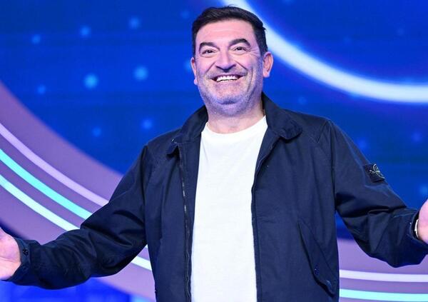 Abbiamo visto il nuovo Scherzi a parte, ma com'&egrave;? Il programma con Max Giusti parte col botto di ascolti, ma Canale 5 ha perso un'occasione