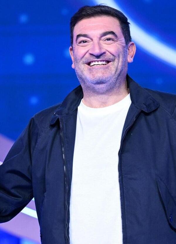 Abbiamo visto il nuovo Scherzi a parte, ma com'&egrave;? Il programma con Max Giusti parte col botto di ascolti, ma Canale 5 ha perso un'occasione