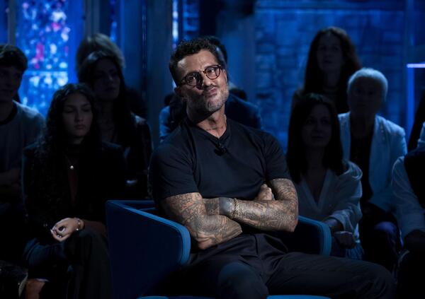 Tutte le bombe di Corona a Falsissimo, la resa dei conti: dal video di Signorini che parla di leccare i piedi all&rsquo;intervista esclusiva a Vito Coppola