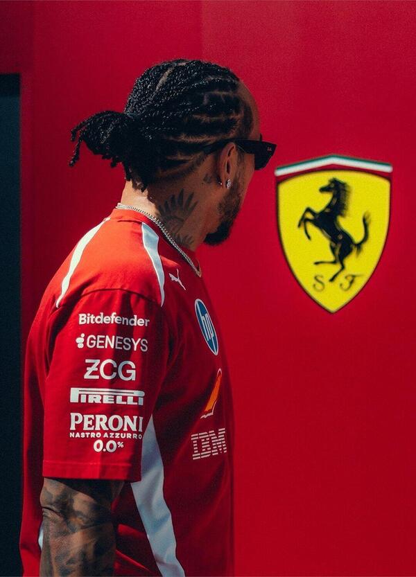 La Ferrari come una religione, la lotta con Leclerc, l&rsquo;ottavo Mondiale: Hamilton &egrave; pronto a vincere ancora? E sul suo passato ricorda: &ldquo;Mi consideravano diverso, non volevano avessi successo&rdquo;