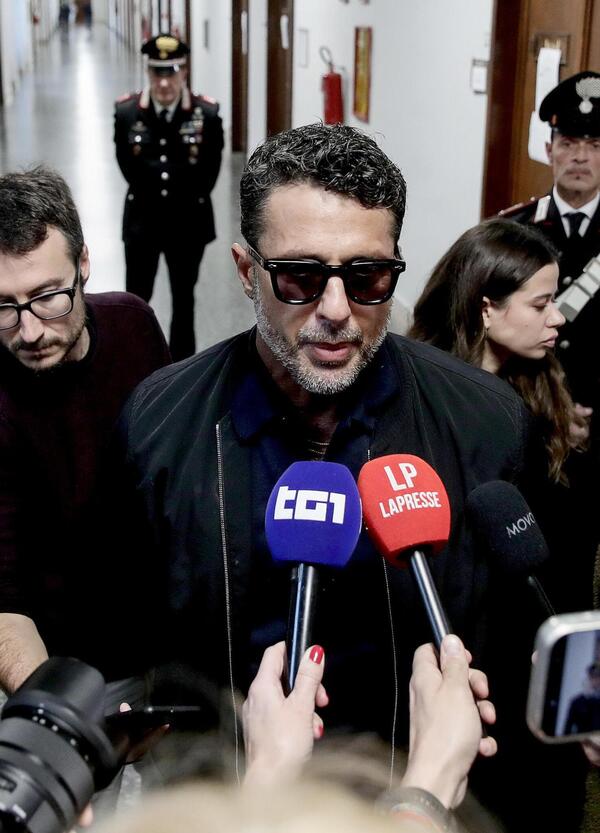 Muti devono stare! Fabrizio Corona, gli &ldquo;influencer&rdquo; scomodi, l&rsquo;Agcom e la sospetta fame a orologeria di nuove norme (e multe assurde) che puzza di moderna censura. Ecco cosa sta succedendo&hellip;