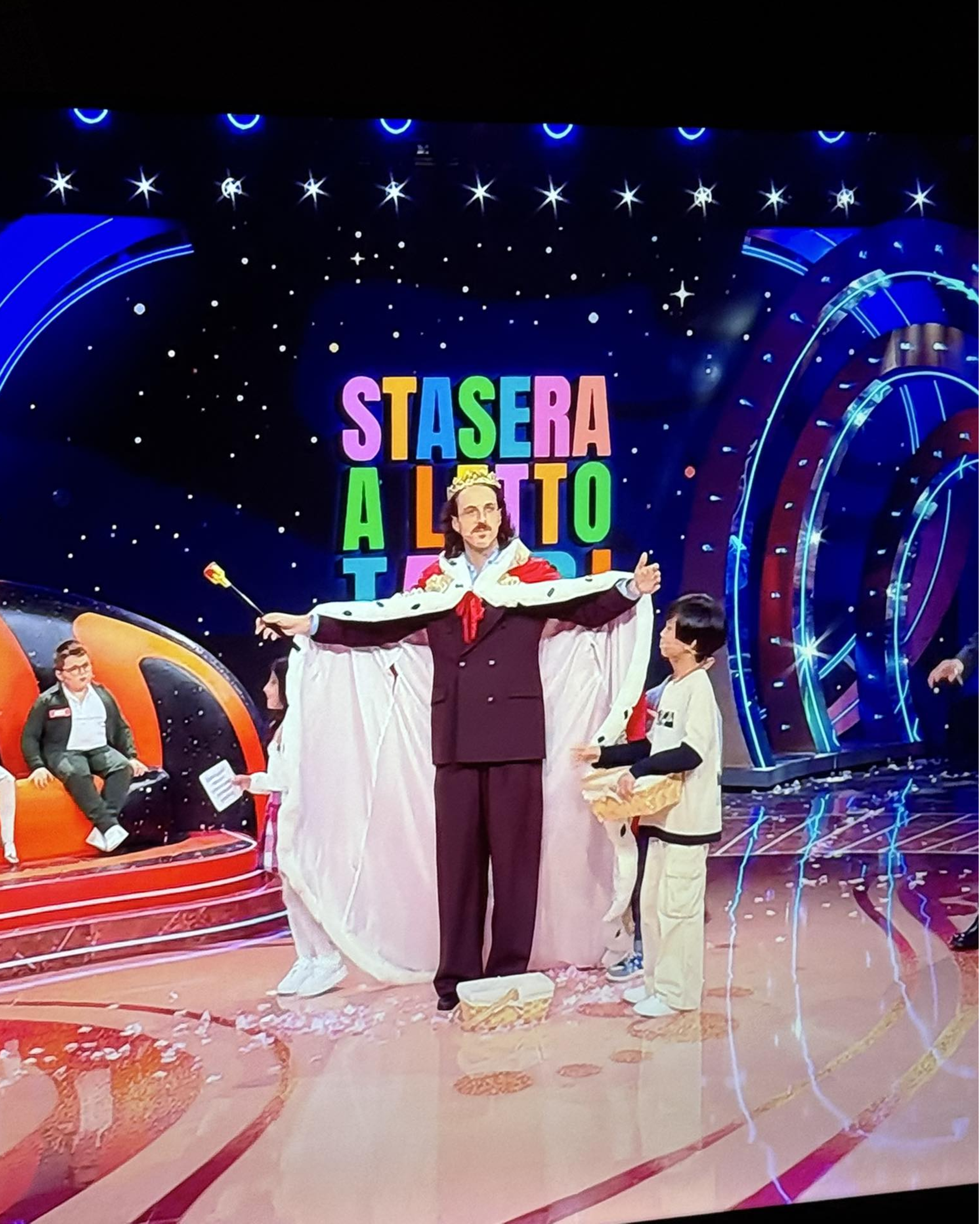 Fru durante la prima puntata di Stasera a letto tardi