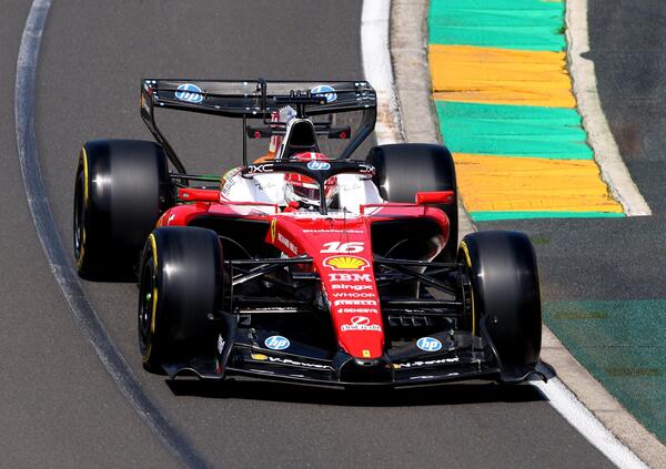 &ldquo;Buongiorno Italia!&rdquo;: Carlo Vanzini dall&rsquo;Australia ci strappa un sorriso, la Ferrari pi&ugrave; di una speranza. E se questa &egrave; la nuova Formula 1&hellip;ci piace