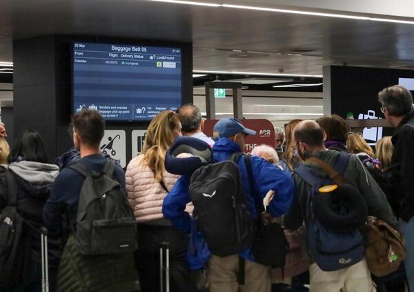 La Console italiana a Mal&eacute; aggredita in aeroporto dagli italiani furiosi rimasti bloccati alle Maldive?