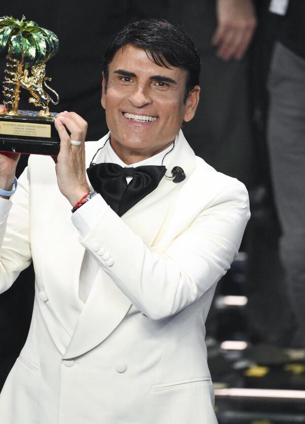 Le femministe contro Sal Da Vinci: &ldquo;Se non sar&agrave; per sempre s&igrave;, sei autorizzato ad ucciderla?&rdquo;