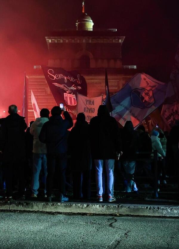 Ultras Lazio e Lotito: guerra totale. I tifosi saltano la protesta a Ponte Milvio: &ldquo;Vedrete i risvolti sull&rsquo;economia&rdquo;. E sul nuovo stadio (e i presiti da banche e fondi) &egrave; polemica: &ldquo;Ma non si pagava da solo?&rdquo;