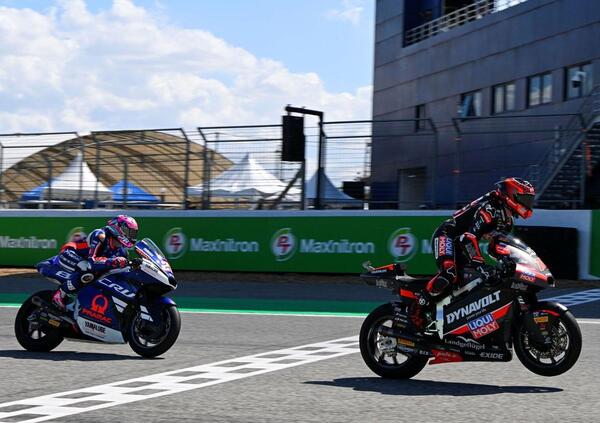 &ldquo;Met&agrave; punti per tutti&rdquo;: la Moto2 &egrave; appena cominciata e dalla stanza dei bottoni hanno gi&agrave; fatto un casino