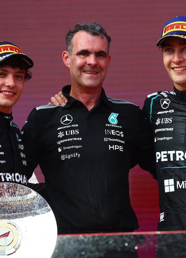 Mercedes domina e Russell si prende Melbourne, ma dobbiamo dircelo: questa F1 sembra tutta una finzione, tra macchine che si piantano sul dritto e sorpassi alla Mario Kart