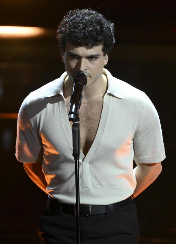 Da Sanremo a fa' er fluido su TikTok: Leo Gassmann, ma quando te lo trovi un lavoro vero? 