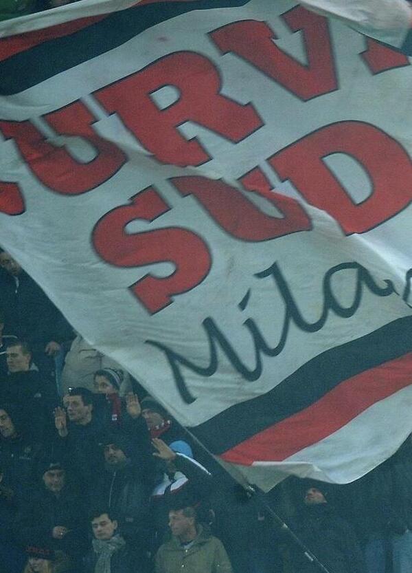 Chi sono gli ultras del Milan che hanno aggredito Klaus Davi? Il giornalista parla a MOW: &ldquo;&Egrave; un avvertimento. Mi hanno minacciato e intimidito&rdquo;