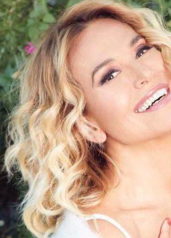 Le piattaforme contro Mediaset? Dopo Netflix che produce il documentario di Corona ora salta fuori quello su Barbara D&rsquo;Urso in cui l&rsquo;ex conduttrice di Canale 5 sgancer&agrave; la bomba sul suo addio alla rete di Piersilvio