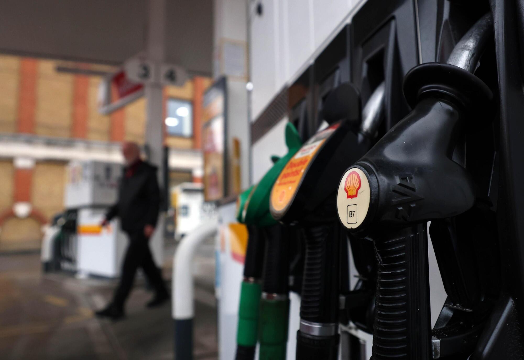 Pompe di benzina Ansa