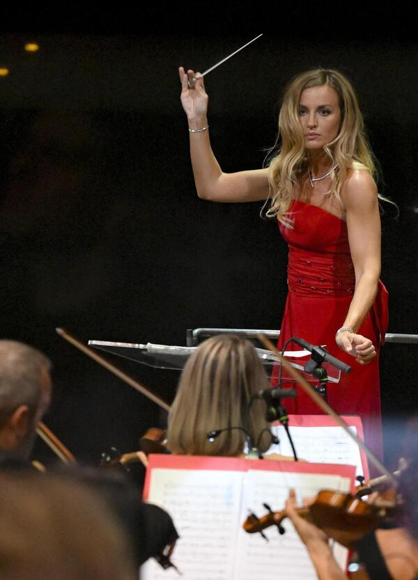 Beatrice Venezi, quello che avevamo scoperto e ora &egrave; ufficiale (e l&rsquo;orchestra insorge)