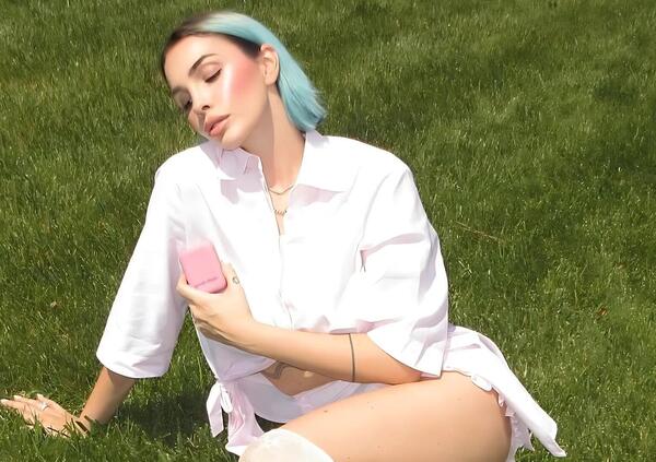 Rose Villain, da bad girl della musica italiana a mamma pancina? Annuncia la gravidanza e lancia Tuttaluce, ma speriamo non ci accechi