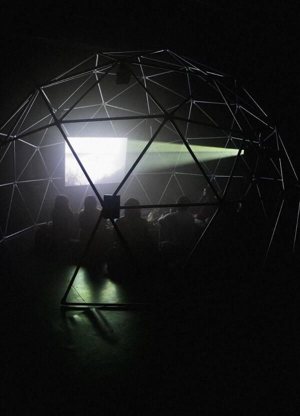 Questo rework di Andrea Laszlo De Simone potrebbe far impazzire Paolo Sorrentino