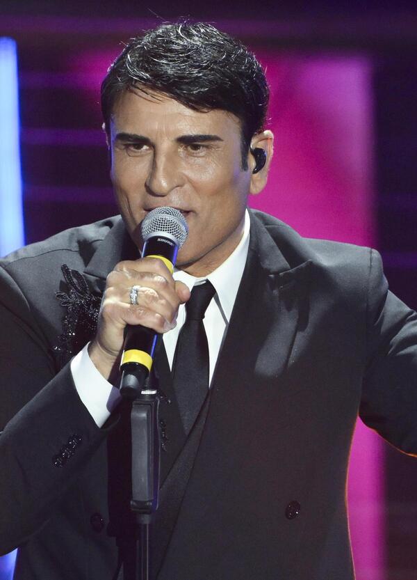 Dopo Sanremo, Sal Da Vinci &egrave; ovunque: meme, politica, persino su Rai 1 e Canale 5 nello stesso sabato sera