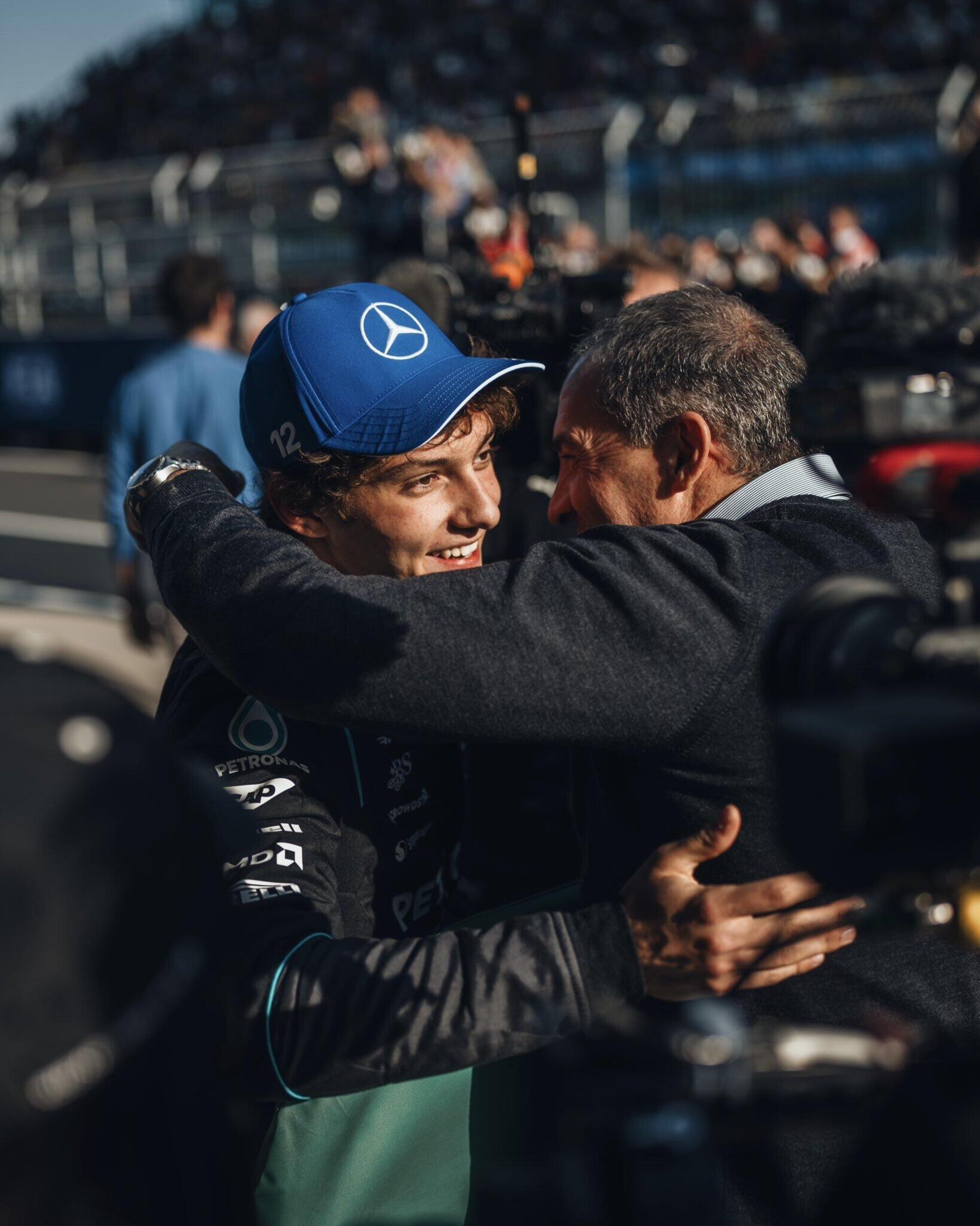 Kimi Antonelli abbraccio papà