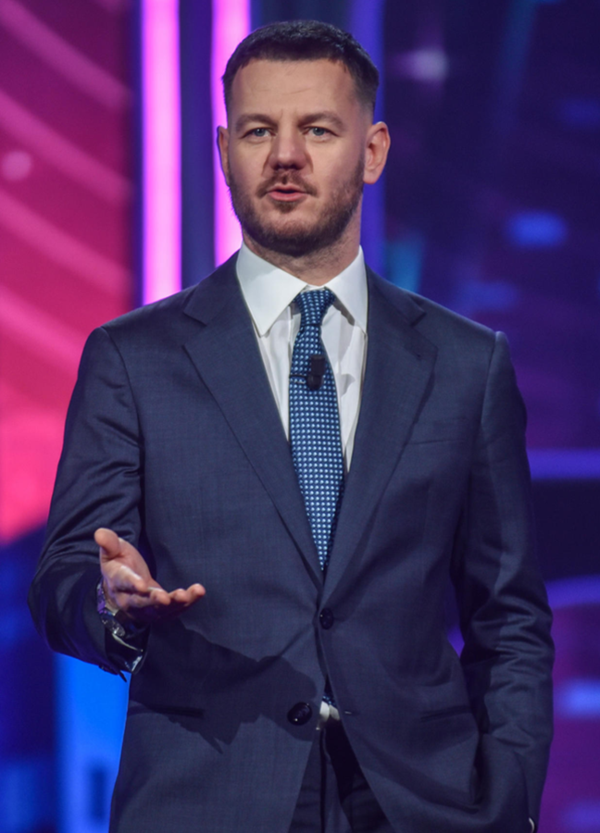 Alessandro Cattelan giudice di Amici &egrave; la fine del suo fighettismo televisivo?